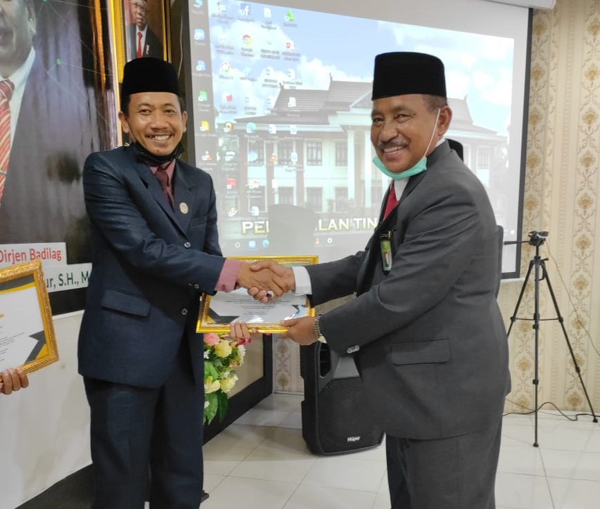 Ketua PA Sungai Penuh Terima Penghargaan Tokoh Kreator Perubahan